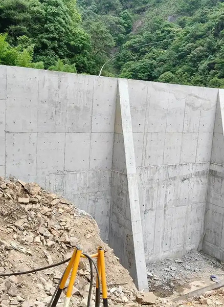 济宁鱼台县重力式挡土墙